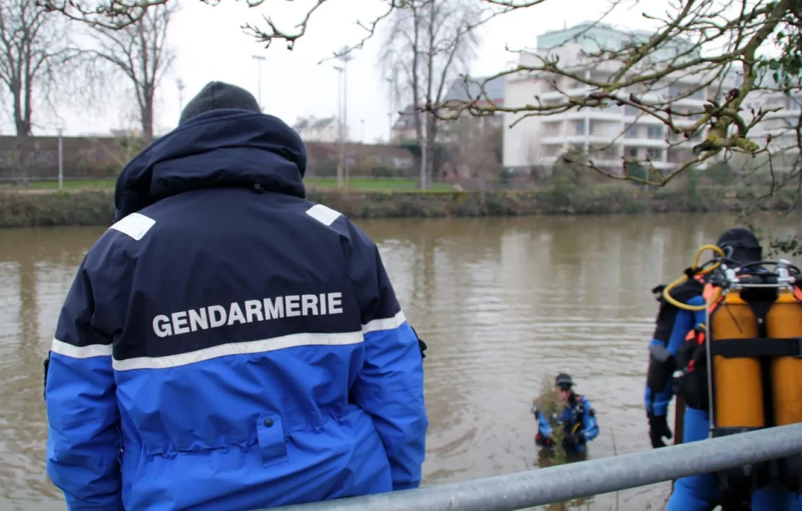 Bretagne: Un étang sondé pour élucider un double meurtre vieux de vingt-sept ans.