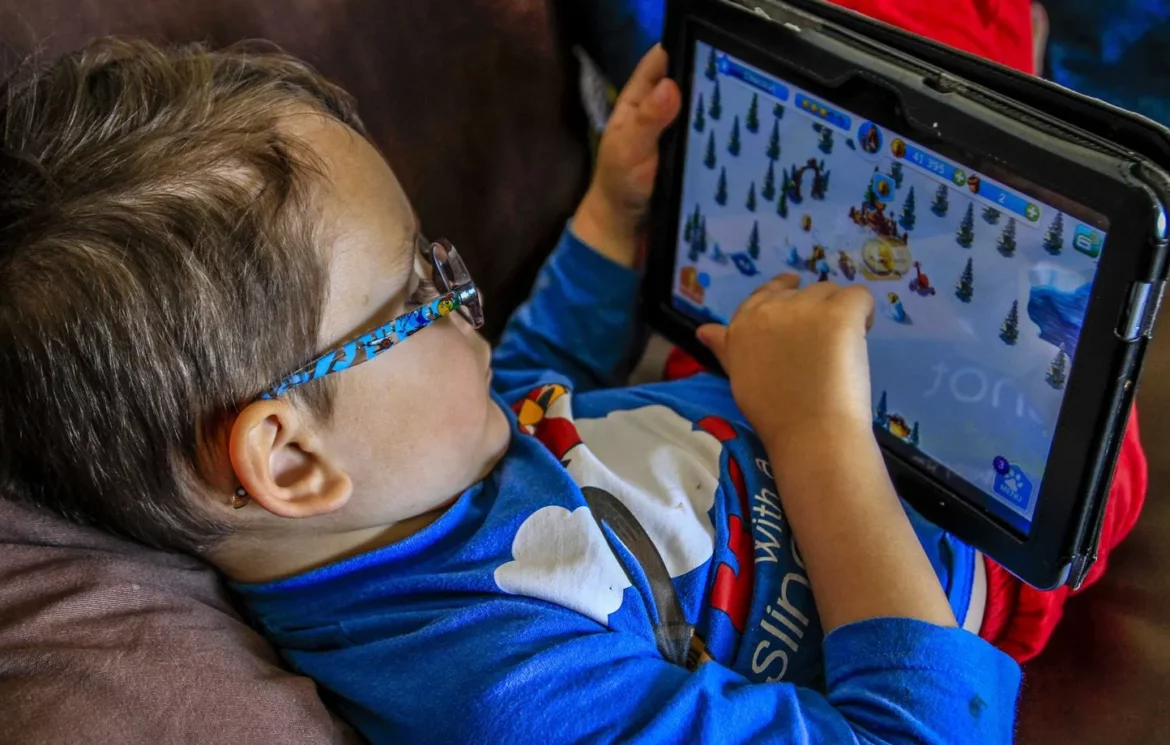 Quelle est la proposition de loi visant à interdire l’utilisation des écrans aux enfants de moins de 3 ans ?