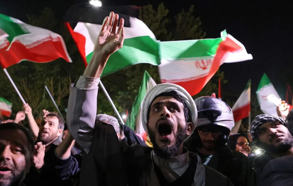 Attaque de l’Iran contre Israël : Des milliers de manifestants iraniens crient leur haine d’Israël