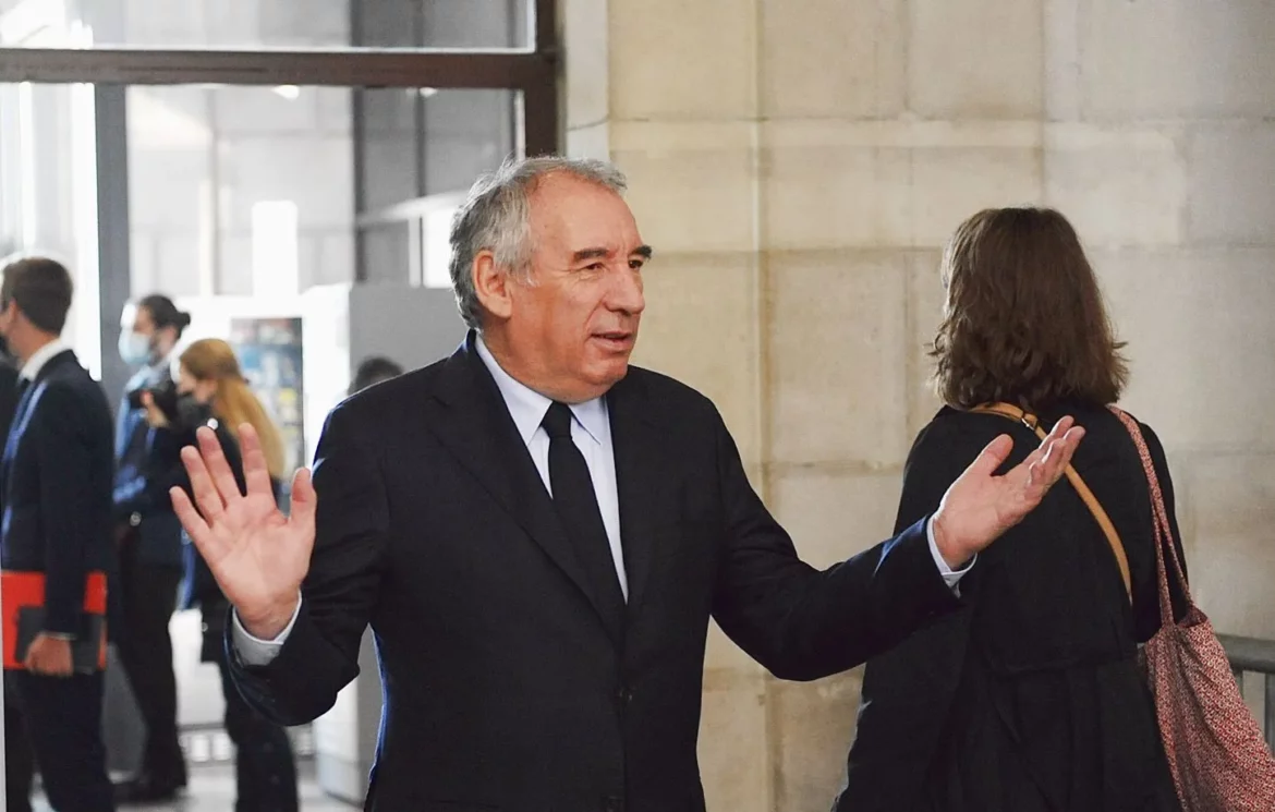GPA: «On n’achète pas un corps humain», clame François Bayrou