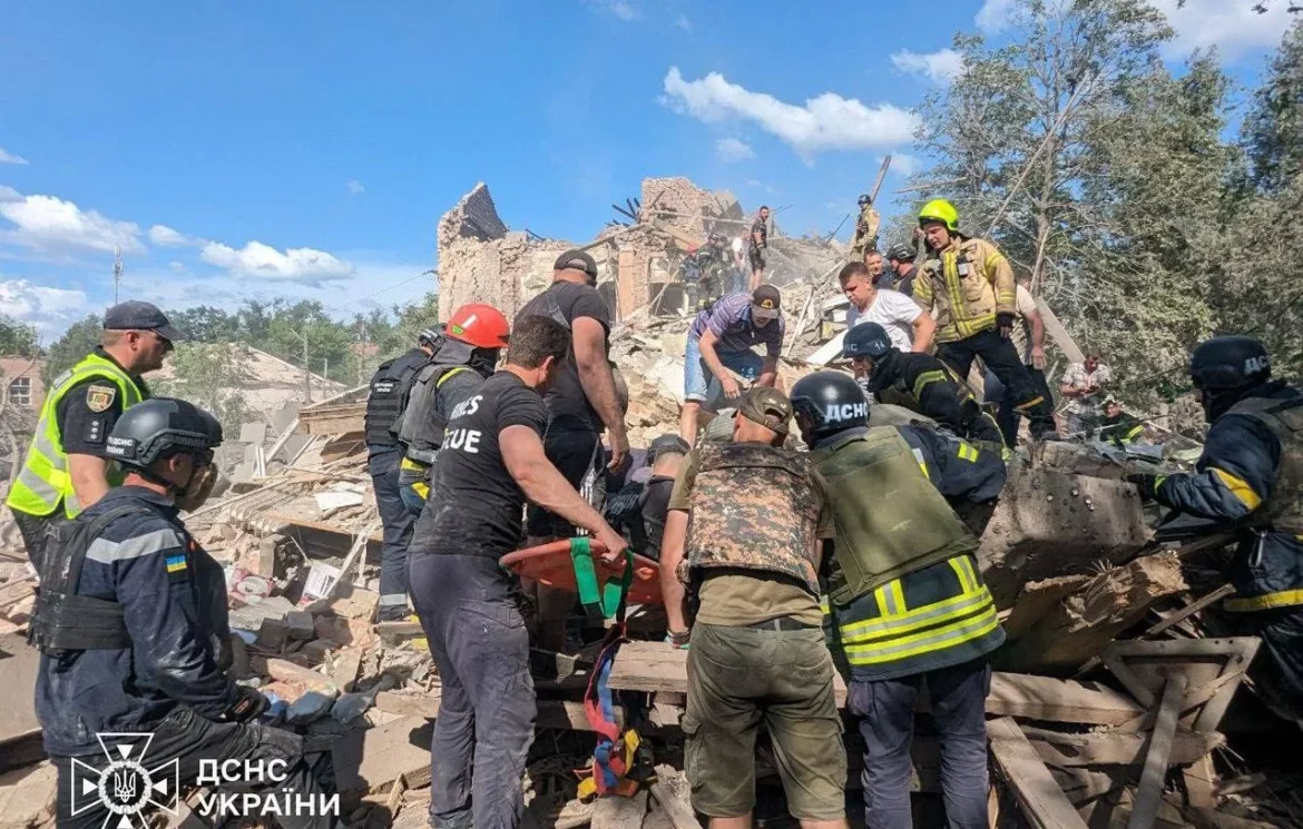 Guerre en Ukraine: Attaque meurtrière sur la ville natale de Zelensky et tentative d’asphyxie de l’effort de guerre russe