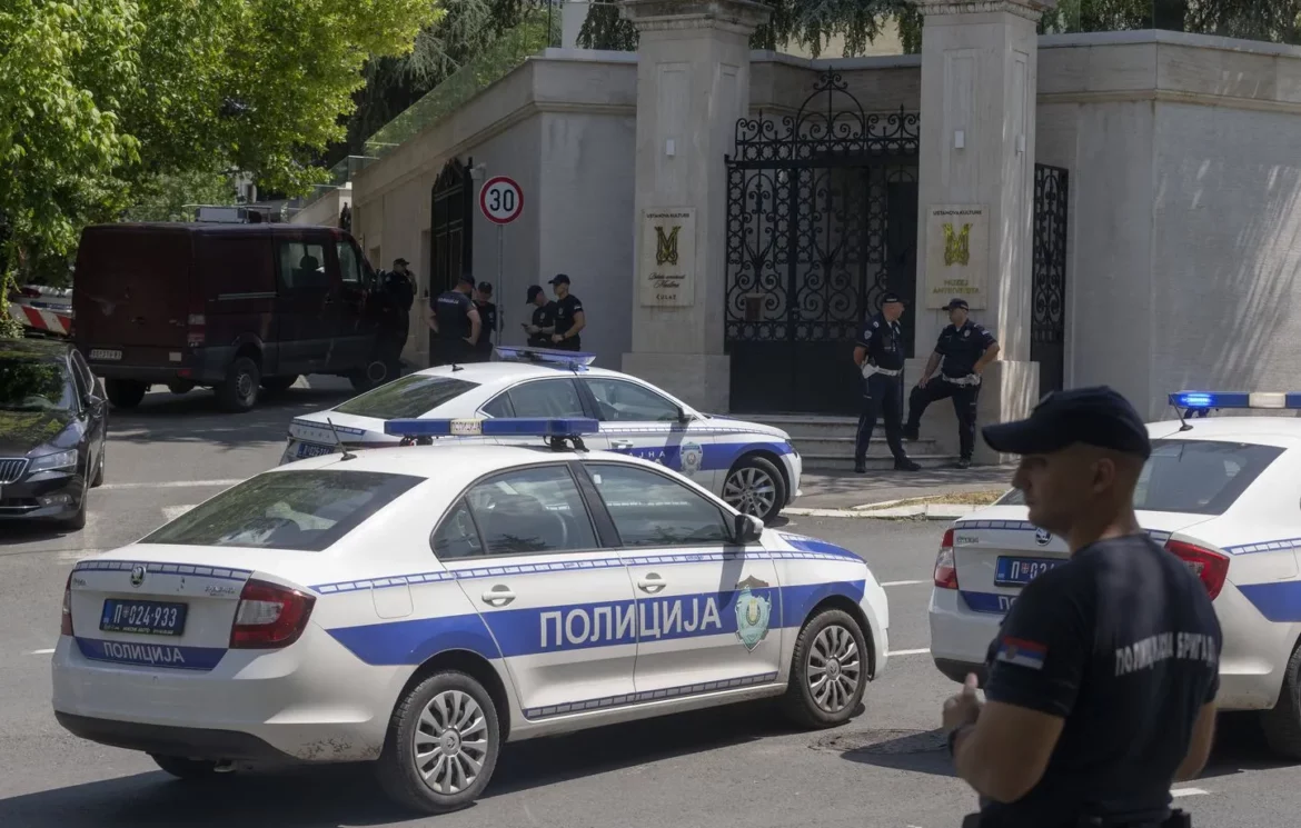 Attaque à Belgrade : Pourquoi cette attaque à l’arbalète devant l’ambassade israélienne en Serbie ?