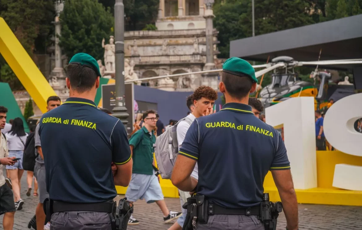 Italie: Un homme arrêté avec 10 millions de dollars en chèques vacances dans son véhicule